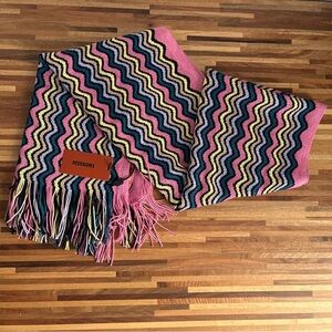 NWT Missoni Soft Zig Zag Shawl Scarf
